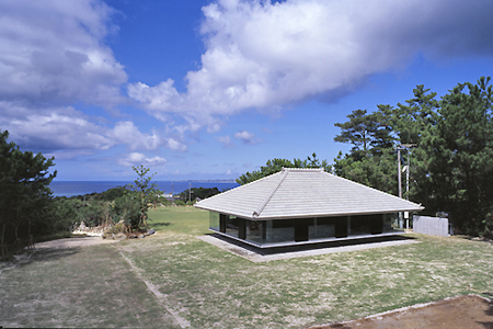 沖縄の住宅　セメント瓦